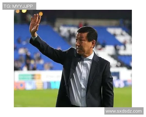 昔日长发飘逸巨星突然剪短发引球迷热议球场形象大变 昔日长发飘逸巨星突然剪短发引球迷热议球场形象大变