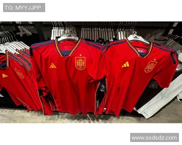 球星个性化足球衣服设计大赏揭晓:突破传统,展现足球魅力与时尚风潮 球星个性化足球衣服设计大赏揭晓:突破传统,展现足球魅力与时尚风潮