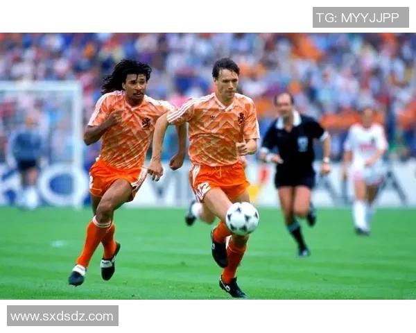 荷兰足球历史第一人：从巅峰球技到传奇人生的全方位解读