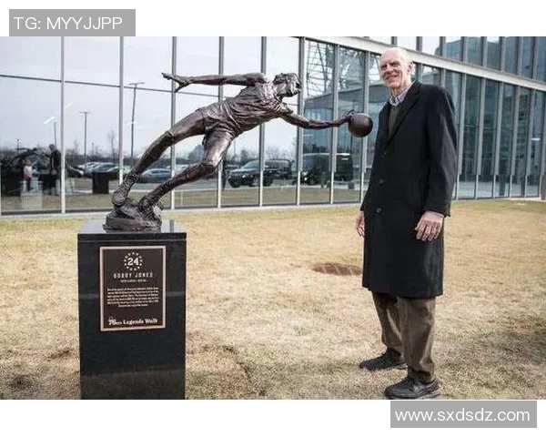 NBA足球明星巴的传奇之路 从篮球场到绿茵场的跨界挑战与辉煌 NBA足球明星巴的传奇之路 从篮球场到绿茵场的跨界挑战与辉煌